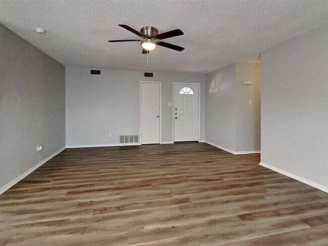 Foto del edificio - 3 BR/2BA | Renovated Single Family Home | 2-Car Garage | Gated backyard