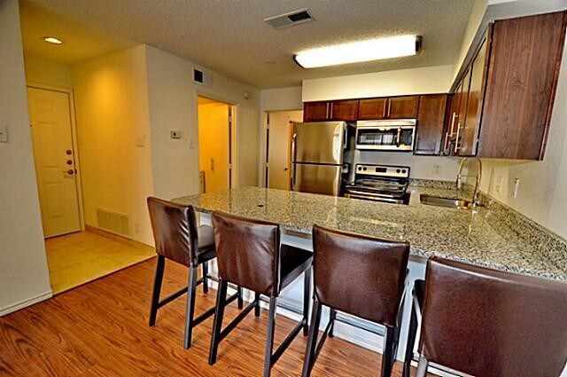 Foto principal - 6910 Skillman St