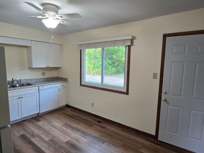 Foto del edificio - Updated 2 Bedroom Duplex