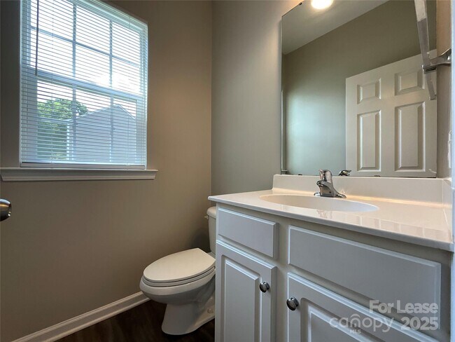 Building Photo - 2111 Arbor Vista Dr