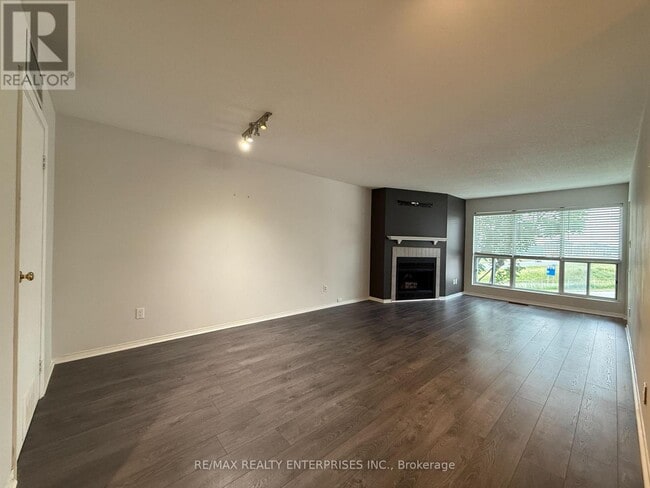 Building Photo - 126-126 Bell Farm Rd