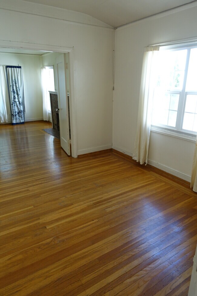 Foto del edificio - 2573 Virginia St