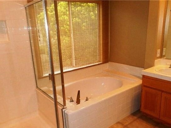 Foto del edificio - BEAUTIFUL MOUNTAIN VIEW 4BED/3BATH PLUS DE...