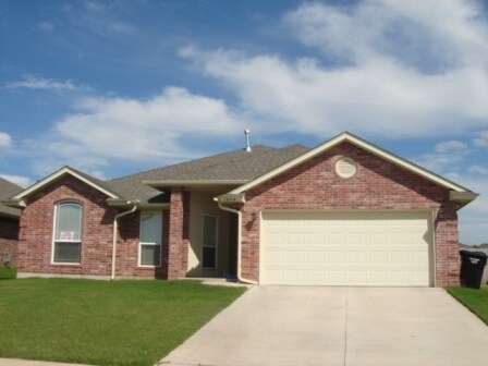 Foto del edificio - 4 Bedrooms - Moore Schools - New Flooring ...