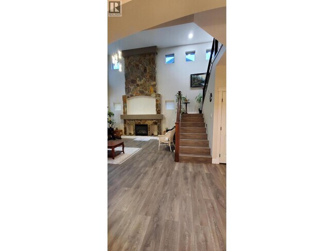 Building Photo - 24620 Kimola Dr