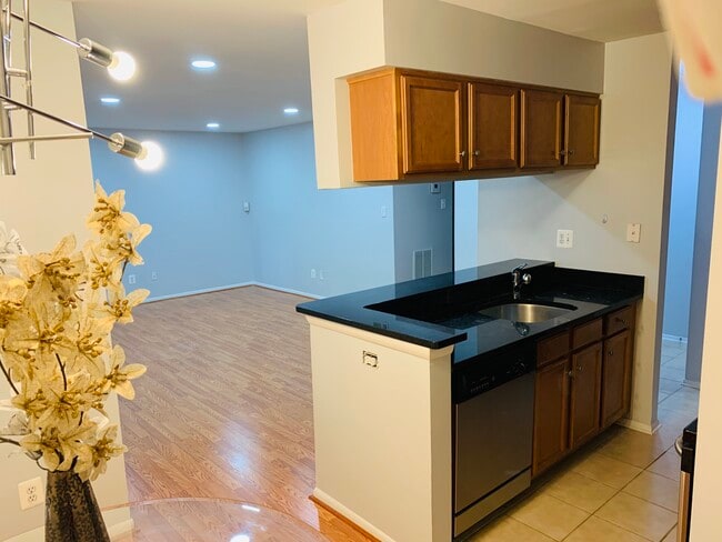 Building Photo - 1704 Ascot Way