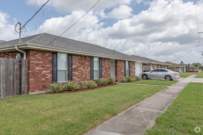 Ranch style houses are common in Chalmette.