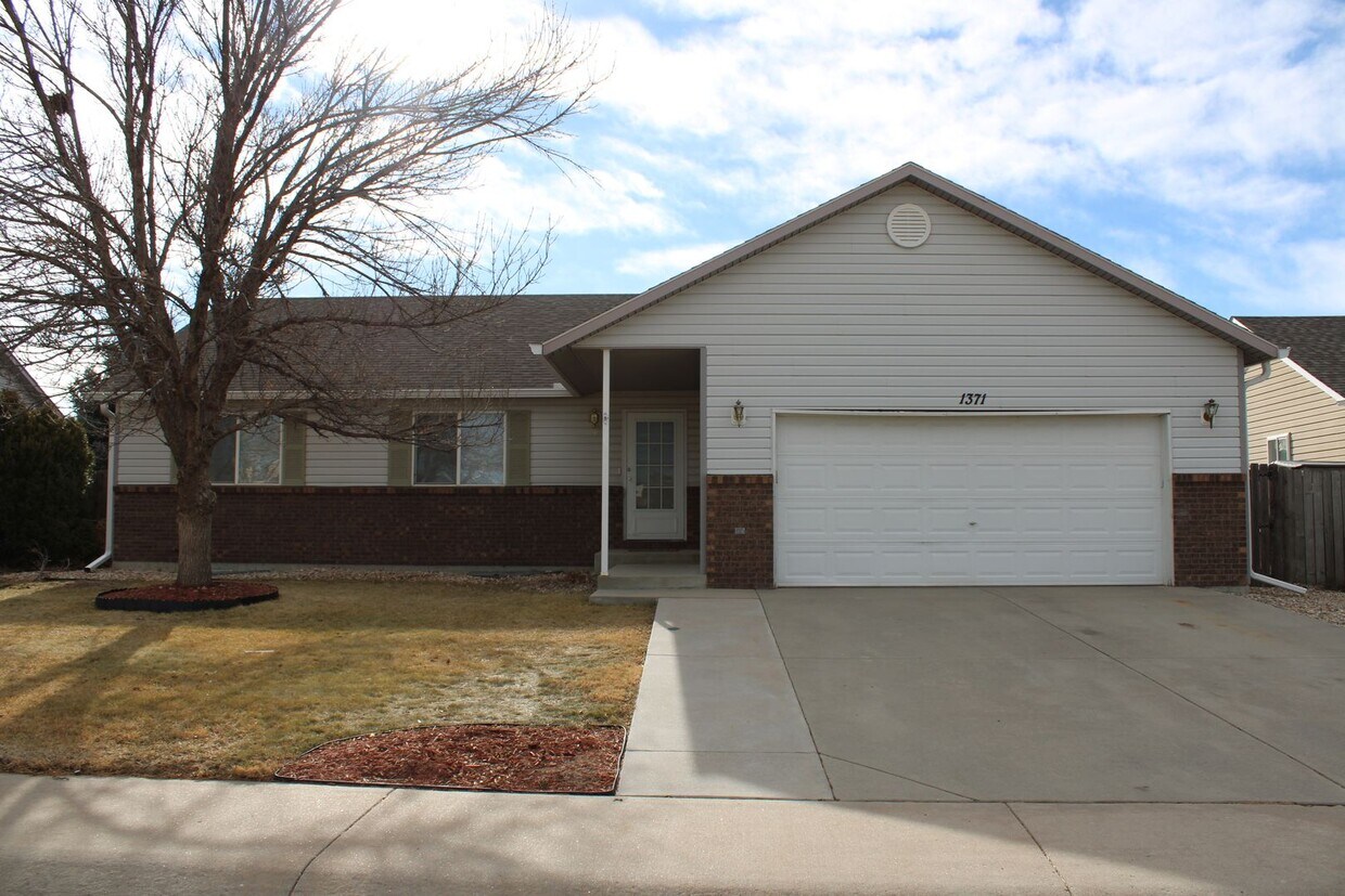 Foto principal - Spacious 5 Bedroom Home in Windsor