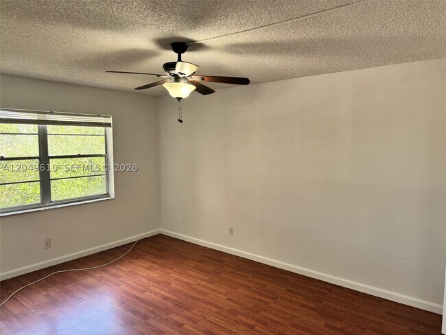 Foto del edificio - 8511 NW 8th St