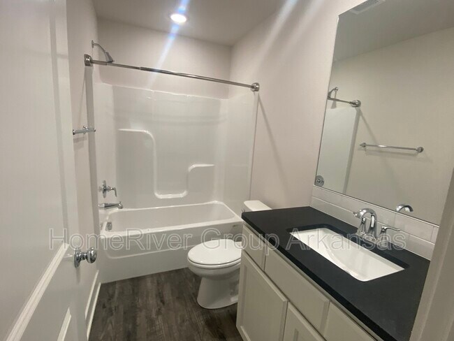 Building Photo - 1404 Love Ln