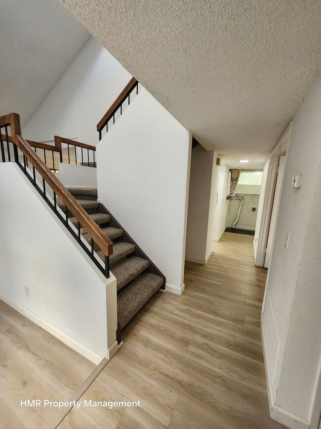 Building Photo - Beautiful 3-Bed, 3-Bath Condo in Prime Cla...