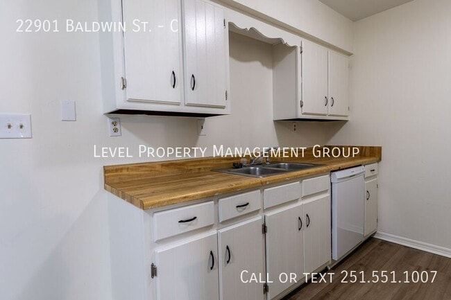 Foto del edificio - 22901 Baldwin St