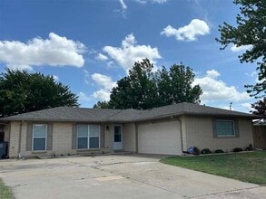 Building Photo - 4626 NE Bell Ave