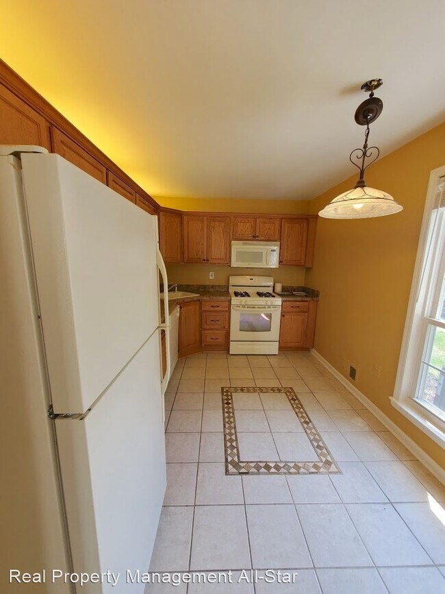 Building Photo - 2 br, 2.5 bath House - 124 Albury Way