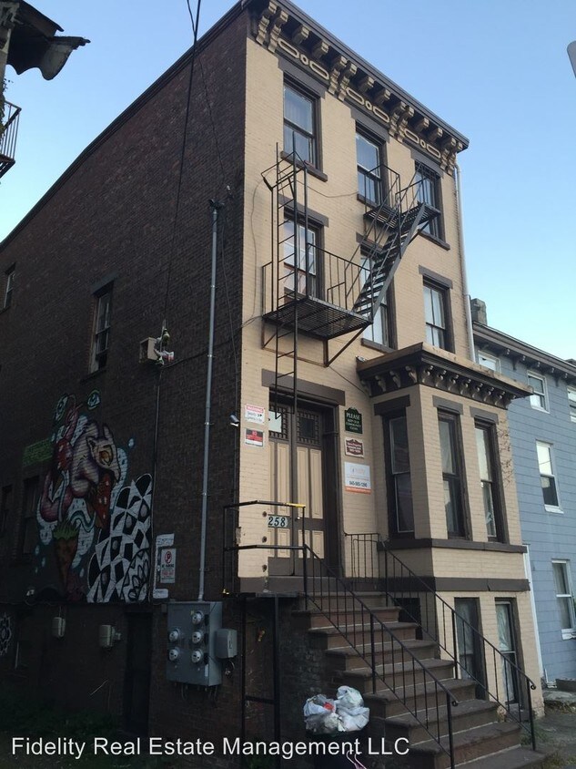 Primary Photo - 258 Liberty St