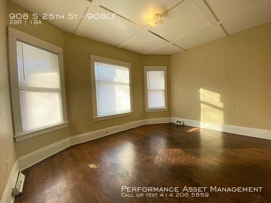 Southside 2br Lower Unit Available Now Apartment For Rent In Milwaukee Wi Apartments Com