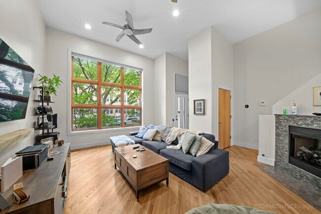 Foto del edificio - 1413 N Leavitt St