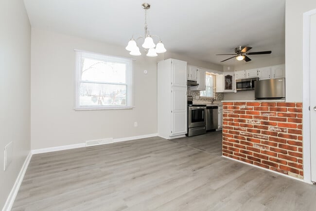 Building Photo - 5325 Plumridge Dr