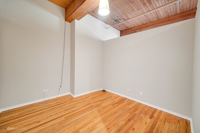 Foto del edificio - 2911 N Western Ave