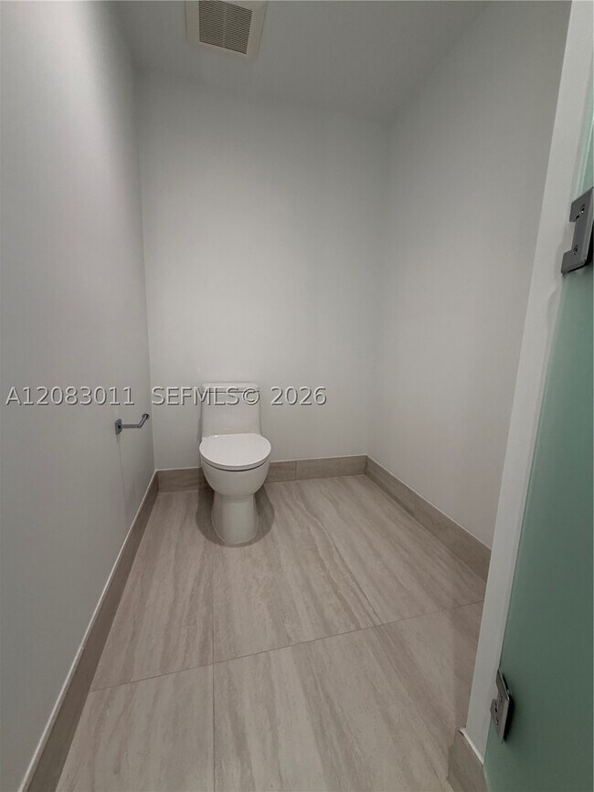 Foto del edificio - 2411 Laguna Cir