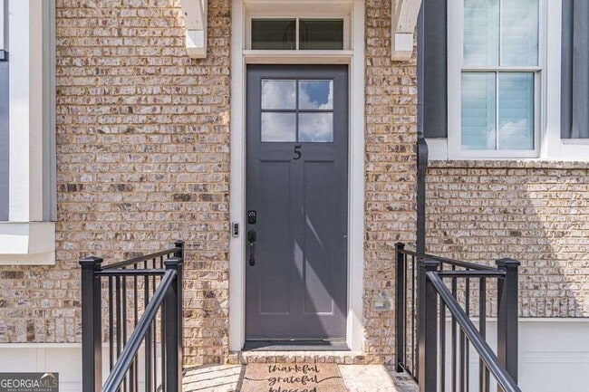 Building Photo - 370 Thrasher St NW
