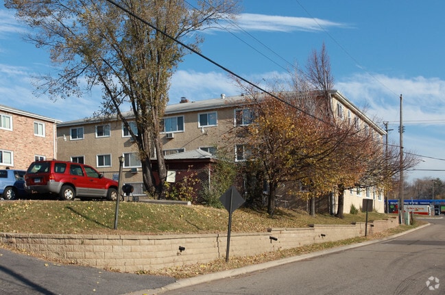 Winthrop Court Apartments Apartments in Columbia Heights MN