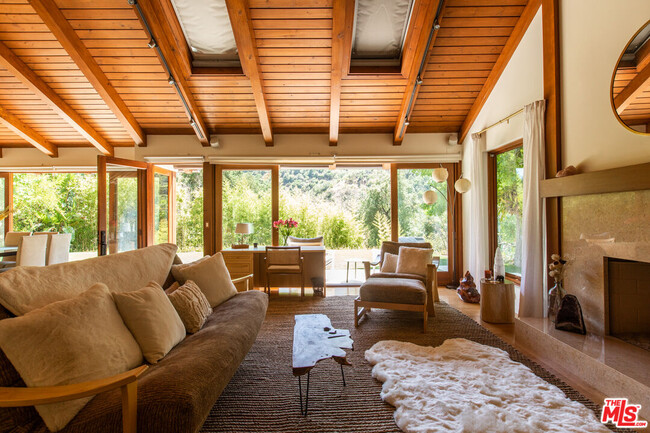 Building Photo - 3626 Mandeville Canyon Rd
