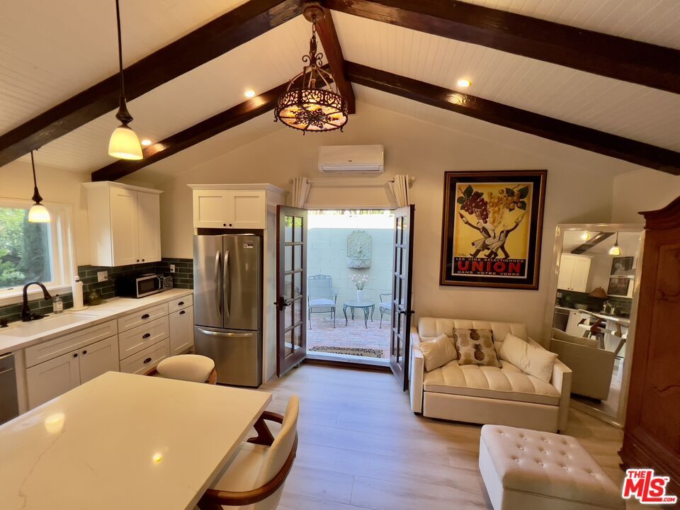Foto principal - 5262 Sale Ave