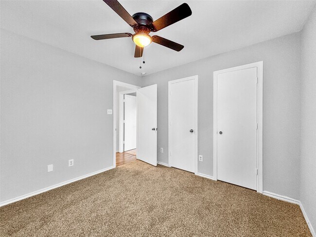 Foto del edificio - 4311 Amaryllis Ave