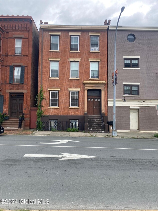Primary Photo - 118 3rd St