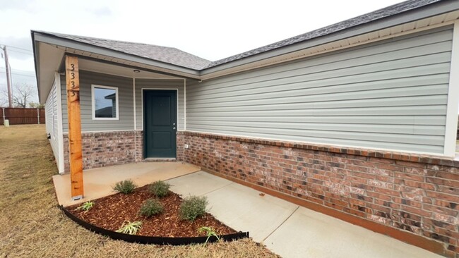 Building Photo - Brand New 4 Bed 2 Bath Home in Mustang Sch...