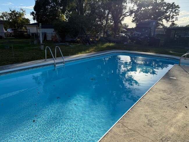 Foto del edificio - 8511 Blue Ridge Dr