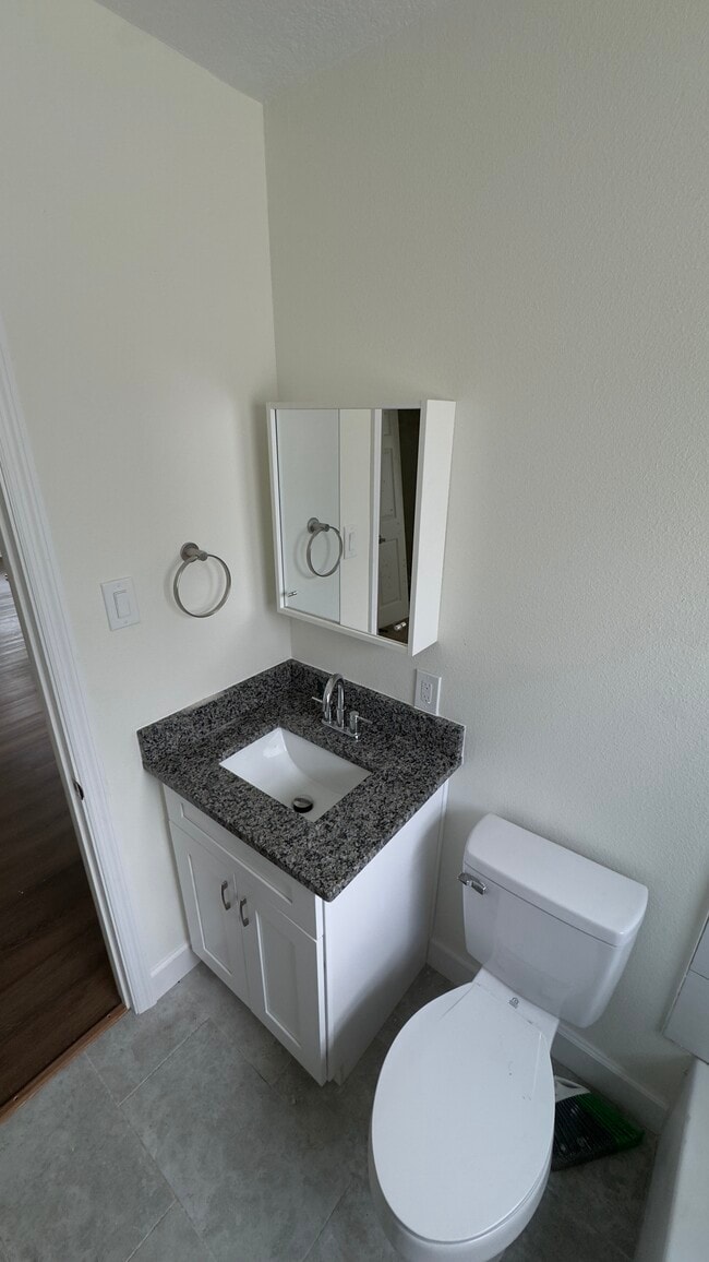 Building Photo - 2223 W Harbor Dr S