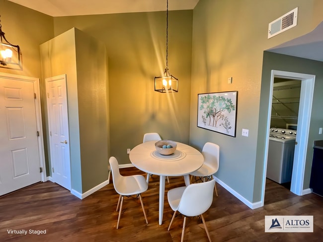 Photo - 1 bed 1 bath w/ Beautiful Mountain views! Apartment