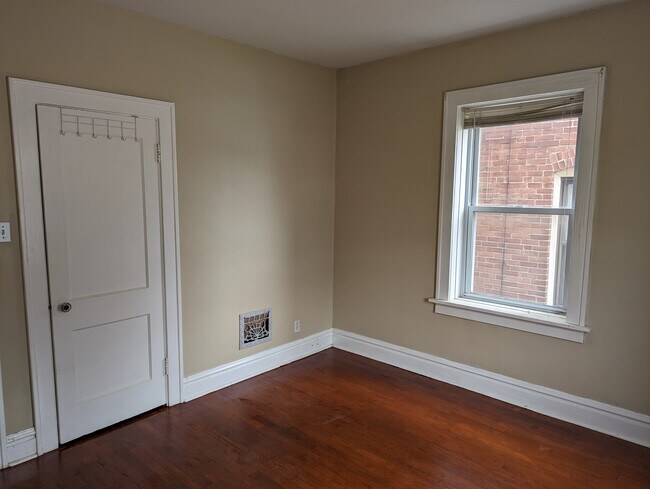 Building Photo - 5042 Mardel Ave