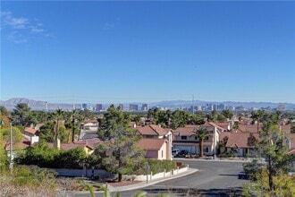 Building Photo - 8700 Captains Pl