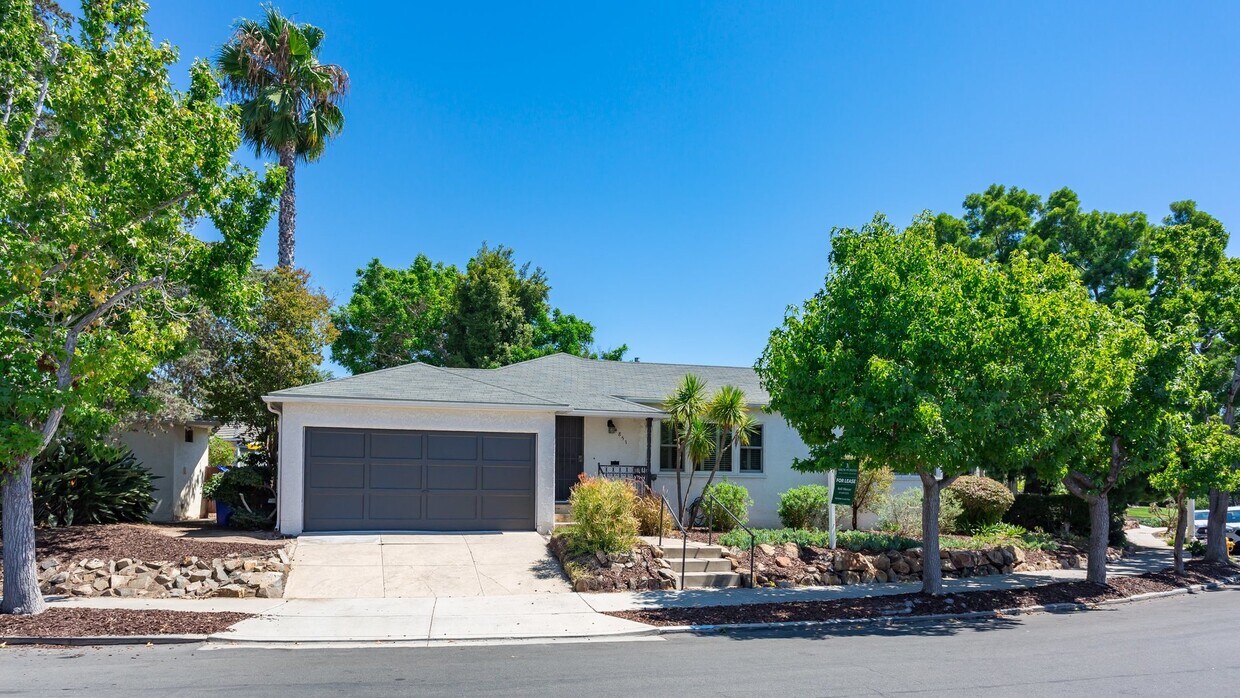 4851 Hart Dr San Diego, CA 92116 Alquileres en San Diego, CA