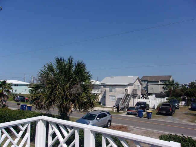 Building Photo - Just steps to the ocean and Main Beach!