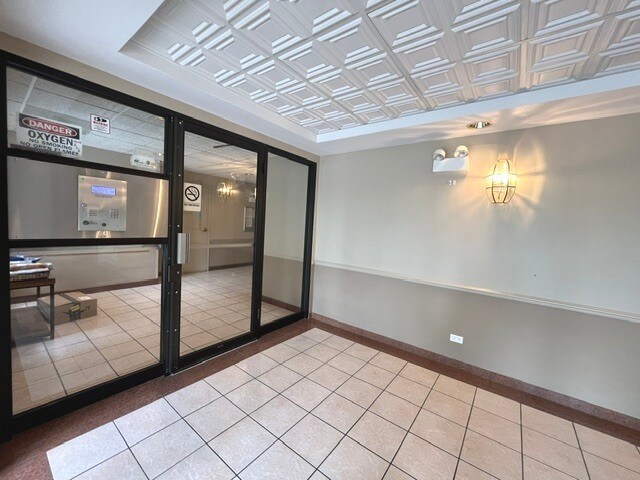 Foto del edificio - 6540 W Irving Park Rd
