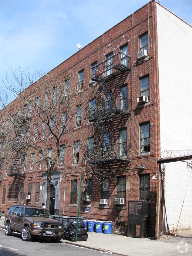 Building Photo - 108 Grove St