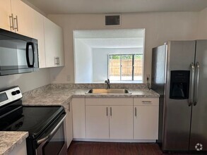 Building Photo - 939 SW 20th Ct