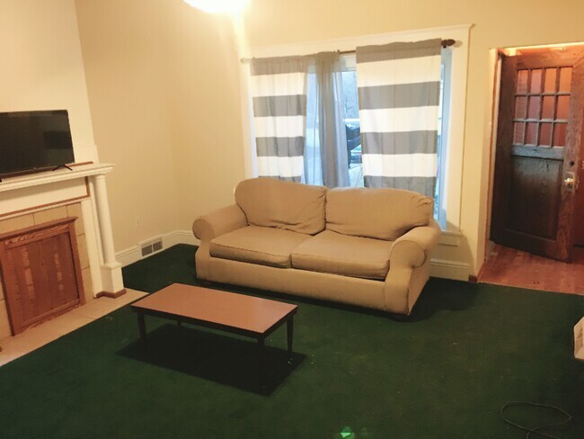Shared Living Space - 111 Shaw St