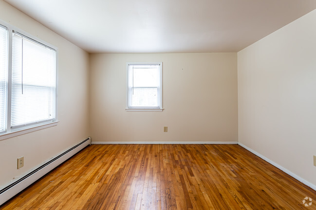 Interior Photo - Willington Oaks Apartments