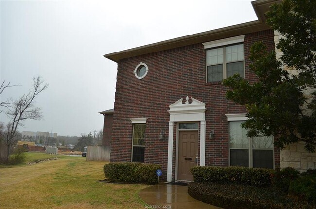 Building Photo - 128 Forest Dr