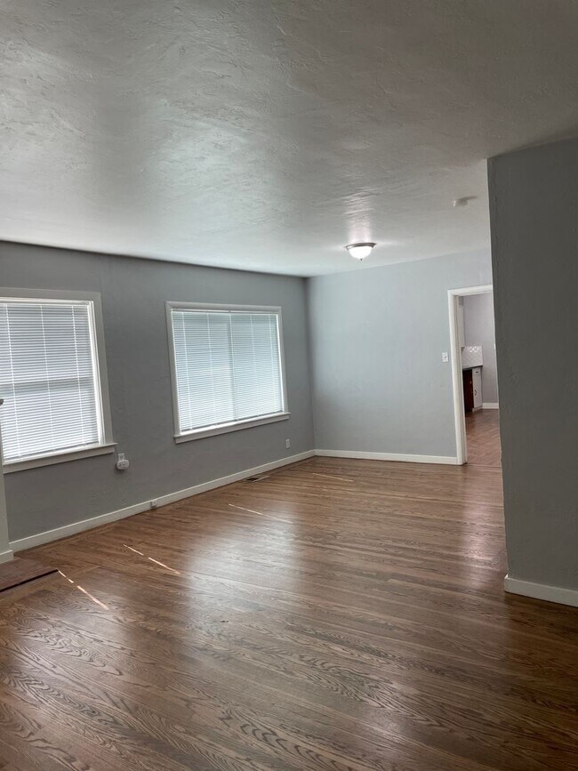 Building Photo - COMING SOON 10/1/2024 3 Bedroom 1 Bathroom...