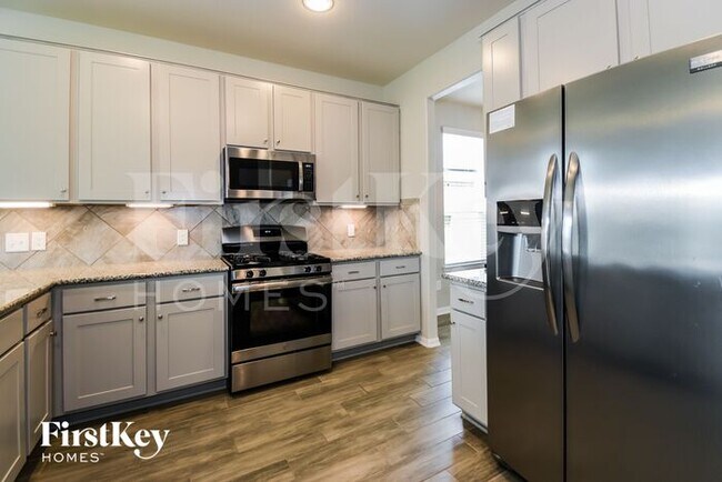 Building Photo - 32711 Oak Heights Ln