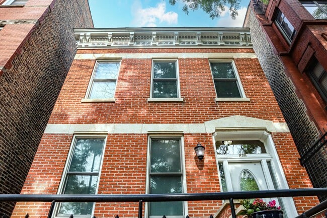 Building Photo - 828 S Loomis St