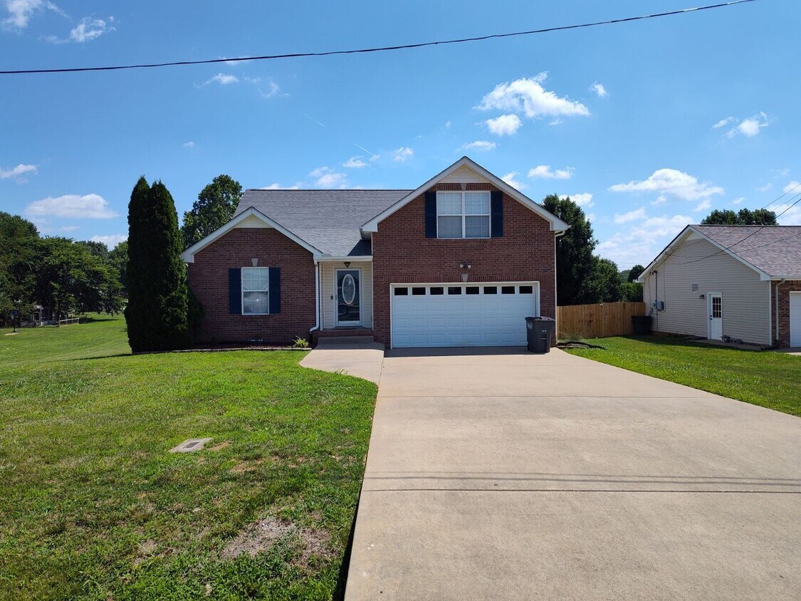Primary Photo - 645 Buttercup Dr