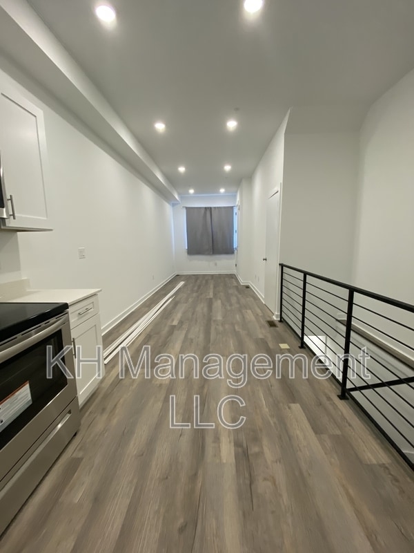 Building Photo - 976 N 45th St