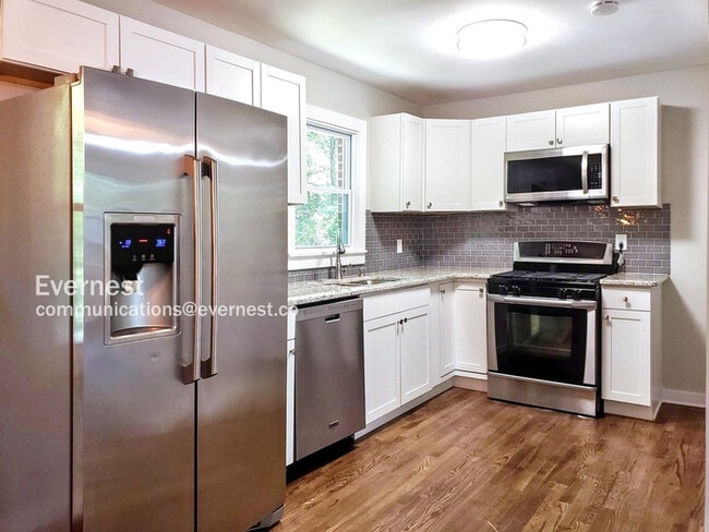 Building Photo - Updated 3 Bedroom Home in Mableton / Near ...